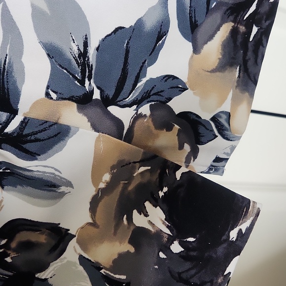 Sleeveless Floral Lined Dress - Picture 7 of 9